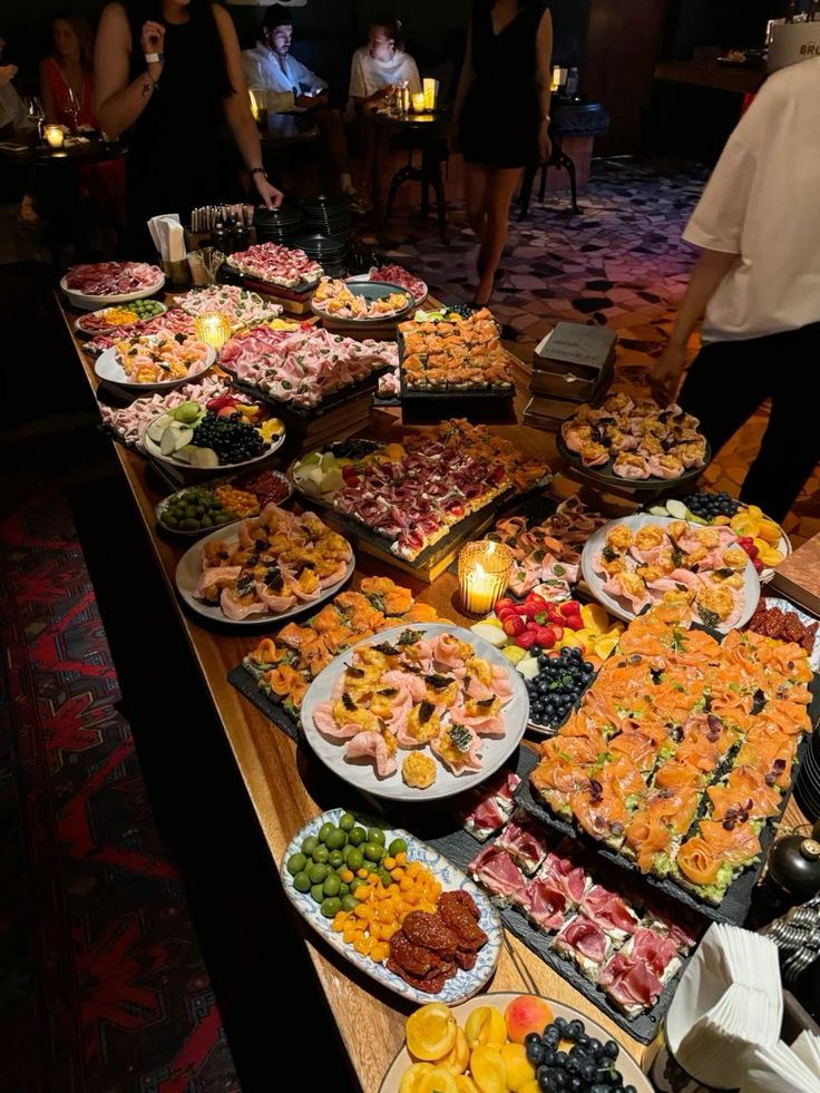 moonoffices's tweet image. Perlu diingat kalau SOD masih bisa dikerjakan maksimal sampai hari Senin malam, ya! ( DEADLINE: 12 Januari, jam 22.00. )

Selamat berlibur, teman-timun! 😜 Yang ketahuan masih kerja kita gebukin di tempat baru polisikan. 👹☝️

Silakan dinikmati makan malamnya~