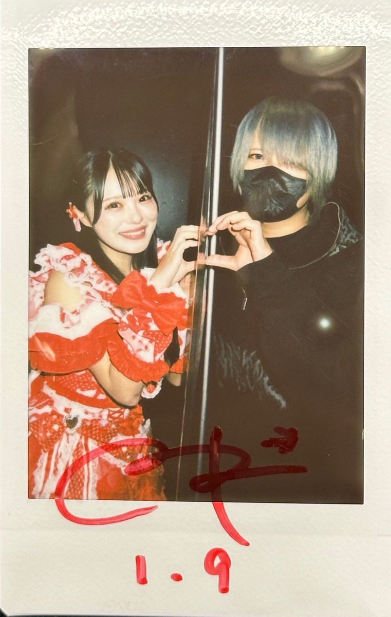 俺のとこで働いてるスタッフがiLiFEのりりちゃんのチェキ撮りにいっ