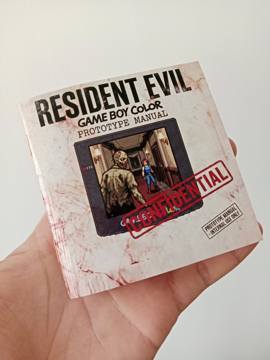 CajasRetro's tweet image. Ya lo tenemos impreso el manual  📖 !  😁

16 páginas que contienen  👇

1. Controles Básicos
2. Personajes y Diferencias
3. Guía Supervivencia
4. Walkthrough Resumido
5. Trucos y curiosidades del prototipo

#ResidentEvil #GameBoyColor

x.com/CajasRetro/sta…