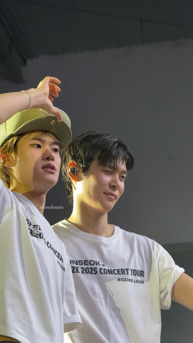 eksodonsia's tweet image. dd dd aku &amp;lt;3

260110 RIIZING LOUD JAKARTA #SOHEE #EUNSEOK 
#RIIZINGLOUDinJKT 
#RIIZINGLOUD_IN_JAKARTA