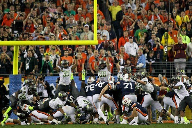 AUHistoryToday's tweet image. 2011 - In the desert of Glendale, Arizona, Wes Byrum's 19-yard field goal lifted #1 Auburn over #2 Oregon 22-19 to claim the Tigers' second national championship, the first since 1957.

#WarEagle