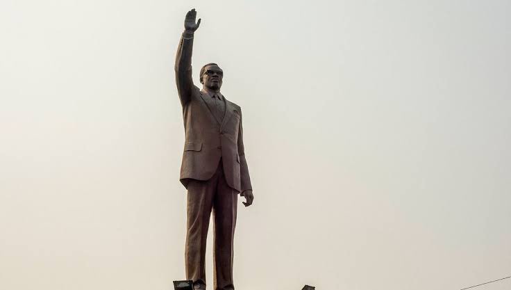 FinPlanKaluAja1's tweet image. A good name is better than gold

Patrice Lumumba was brutally killed in 1961. Today, he is being honoured, not by data boys but because of what he stood for 

No one is honouring Mobutu Sese Seko