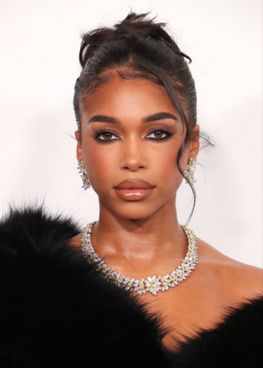 Hoopss's tweet image. If you could ask Lori Harvey anything, what would you ask her?