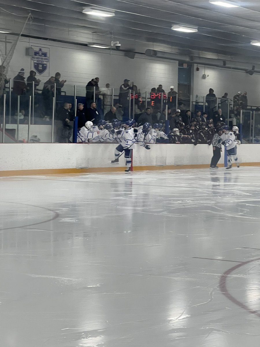 cthshockeytres's tweet image. Jack Wellens ties it up on the PP assisted Sean Bush! 2-2 West Haven vs North Haven 
@CTHKReport 
@CTHKReportChris