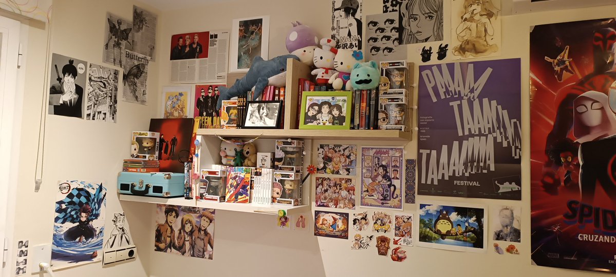 m0loko_vellocet's tweet image. empieza a parecer un cuarto y no un hospital 😛 odio hacer mudanza