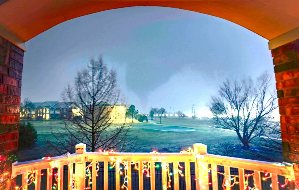 CasimiroMedia's tweet image. Purcell, Oklahoma EF2 Torando, The time was exactly 7:30AM Thursday 1.8.26 and you are looking South from far South Norman, Oklahoma at ⛳️ SE 24th and Classen from the vantage point of Stephen Ofsthun. The tornado has been on the ground for at least 6 minutes impressive view