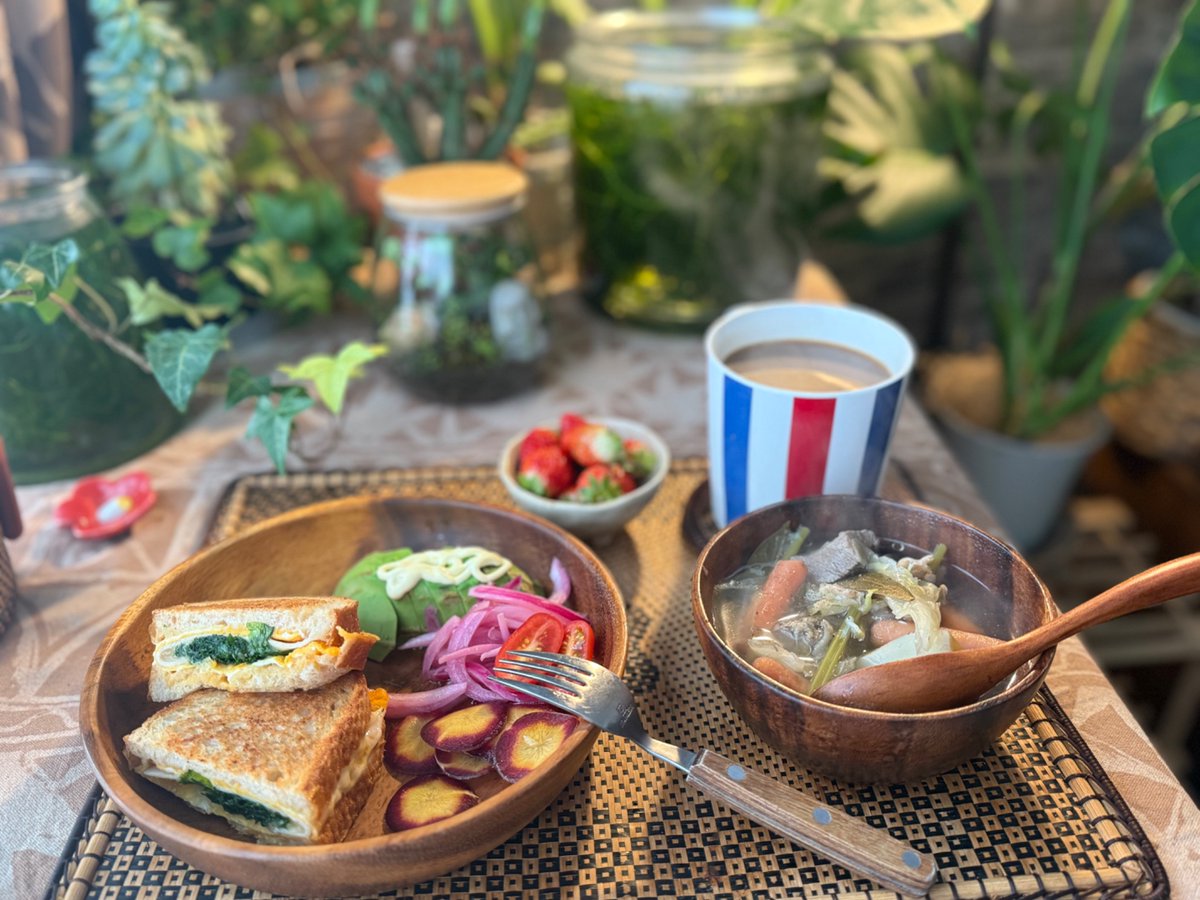 kotakinako's tweet photo. 😋最近のブランチ
🥗🍳🥣🍓🍞🍝🥑🍊☕️🍅
#ブランチ #ランチ 🪴🌿🌵 https://t.co/totCn3yipJ