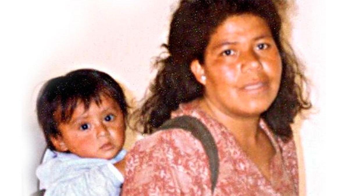 Hoy, 10 de enero, de conmemora el Día de la Mujer Migrante en Argentina.  Marcelina Meneses, 31 años y oriunda de Bolivia, iba con su hijo Joshua de 10 meses en el Roca hacia el Hospital Finochietto. Se subió cargando a su hijo y con varias bolsas pero nadie le cedió el asiento