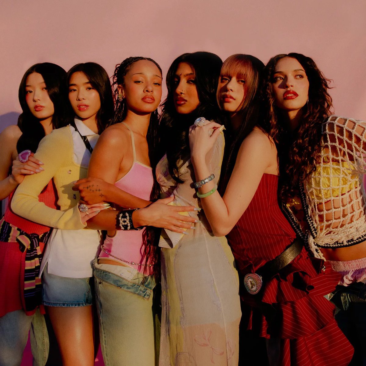 KATSEYE’s “Internet Girl” is expected to debut around #30 on the Billboard Hot 100.

Highest debut of the week, and the highest debut of the their career.