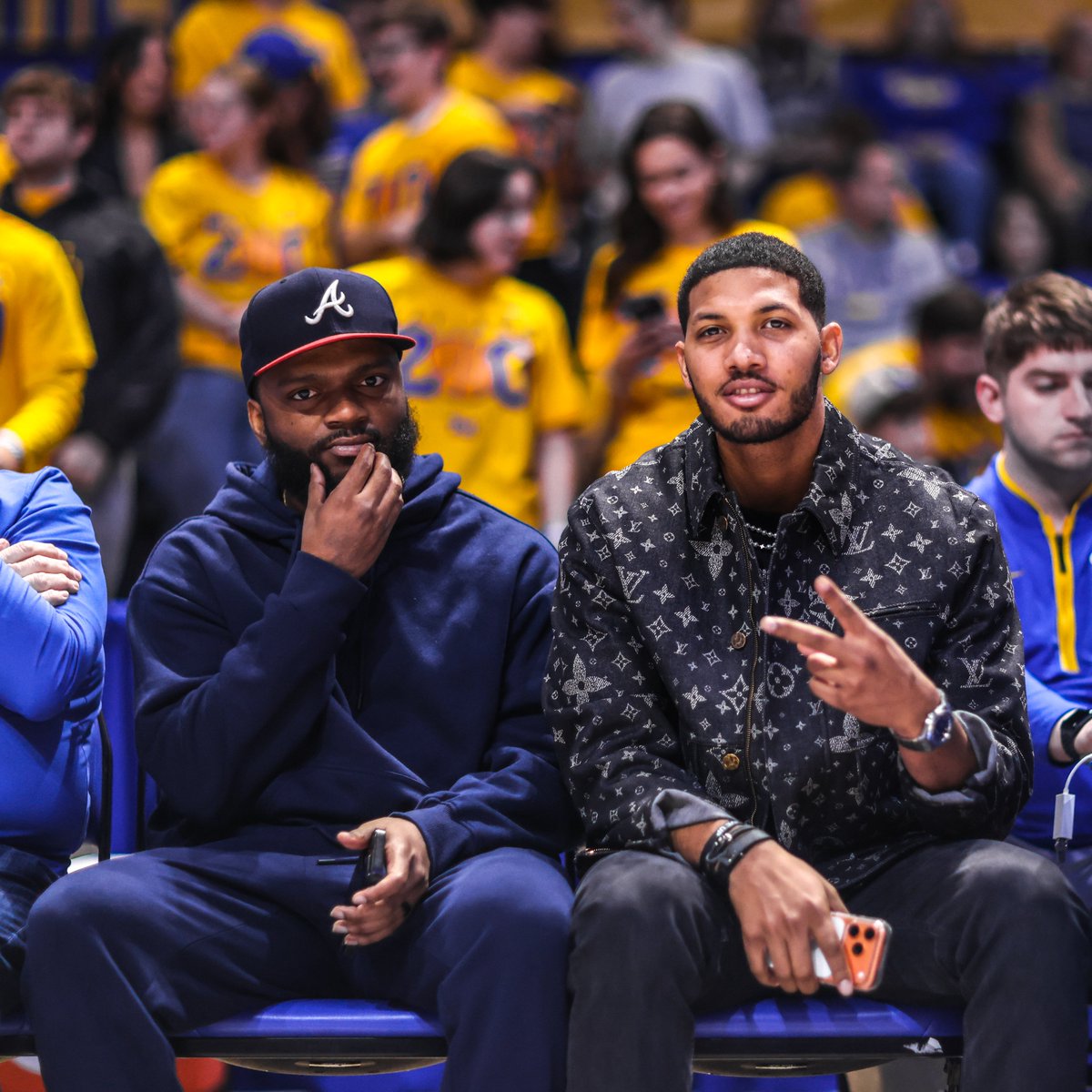 Pitt_FB's tweet image. Two of Clairton's finest ✌️

Tyler Boyd and Terrish Webb are at the Pete for some @Pitt_MBB!