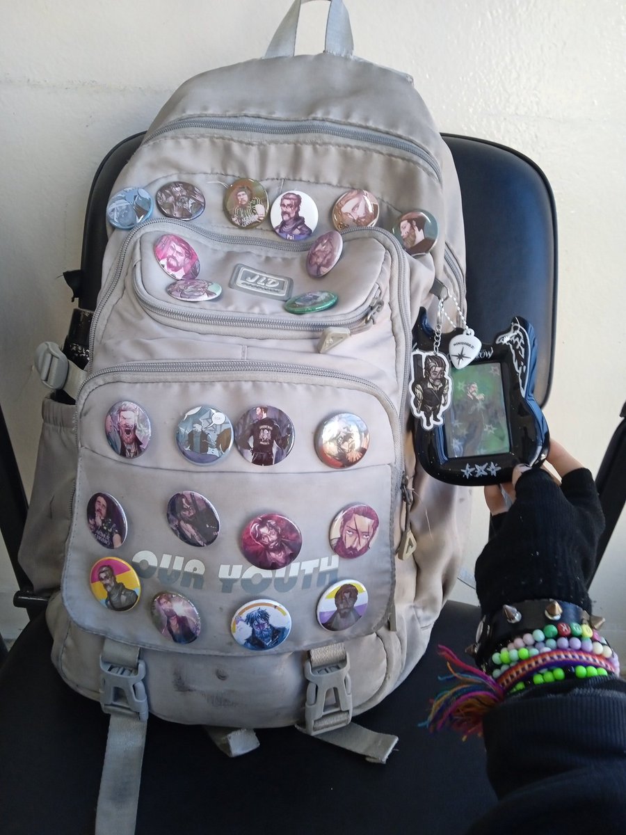 Kamikoyata's tweet image. Lembrem de mim quando colocarem qm é o maior Arthur stan pq essa é literalmente a minha mochila de escola