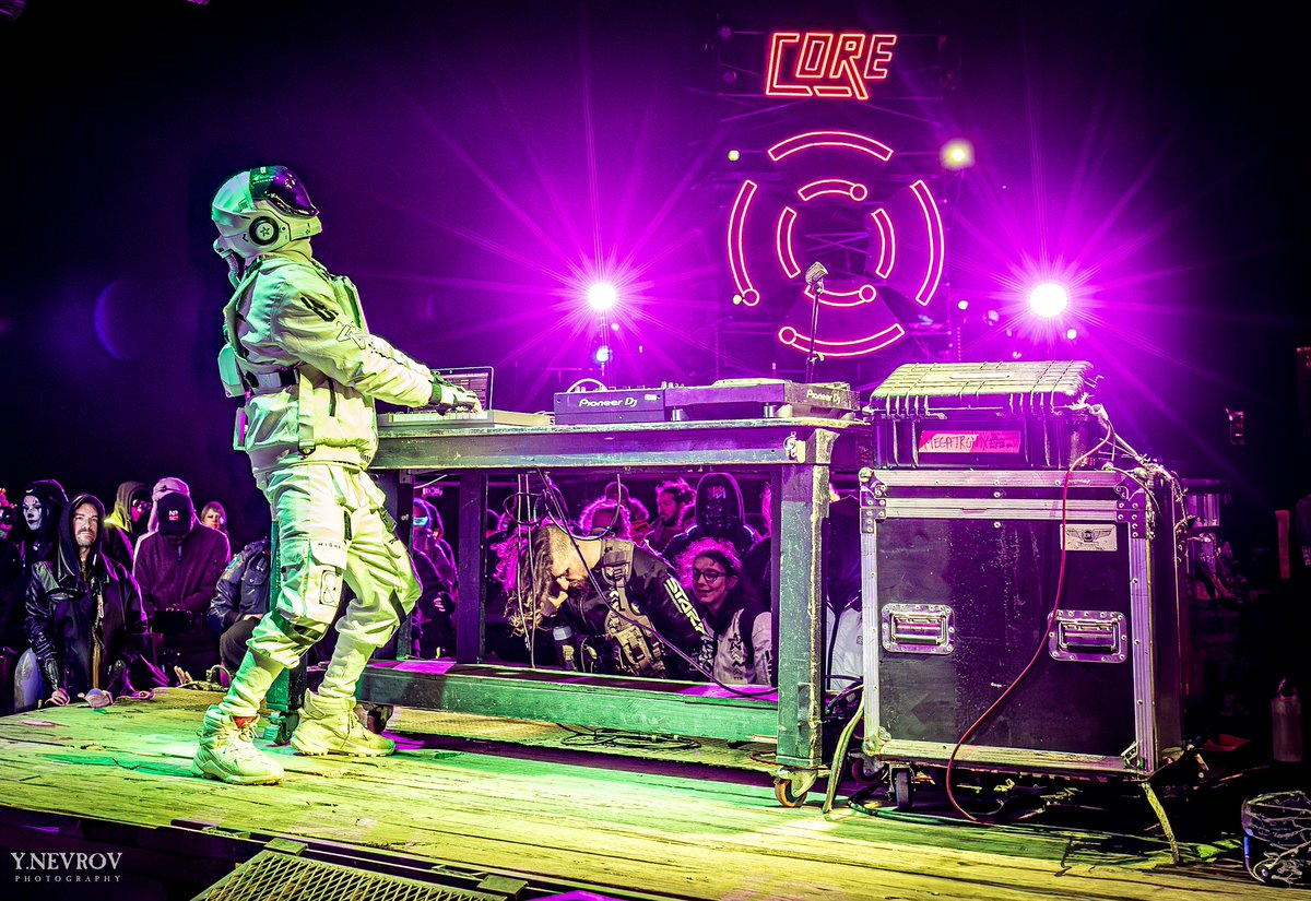 NeotropolisHQ's tweet image. Please welcome to #Neotropolis 2026-
@starfarermusic!!
He dubs his genre “SCI-FI EDM,” a fusion that elegantly merges cosmic inspirations with contemporary and futuristic electronic vibes.
For tix and more:
neotropolis.com