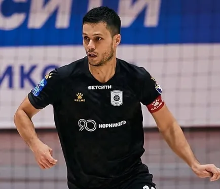 TradMedisin's tweet photo. Alex Felipe, jogador de futsal do Norilsk Nickel, ex-Corinthians
Aos 32 anos https://t.co/JiYRO6pH3S