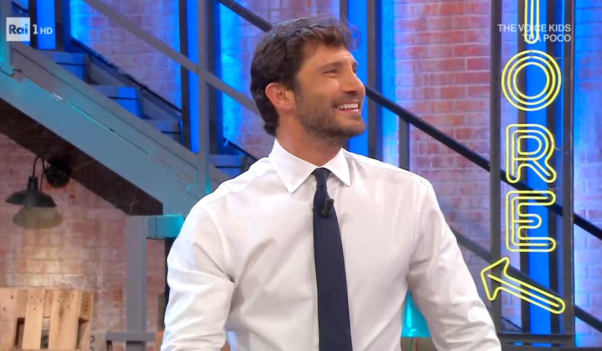 _cielodiperle's tweet image. comunque ogni sera ringrazio la rai perchè ceniamo con QUESTO 
#affarituoi