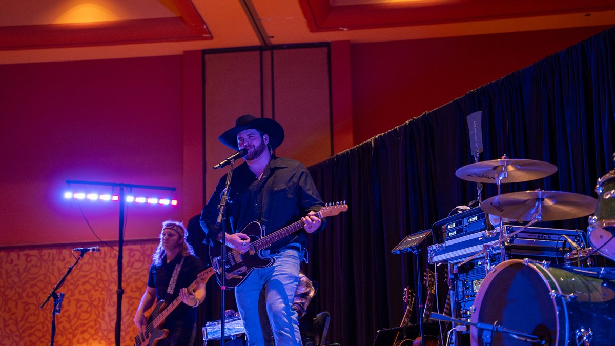 Derek Leathers tweet media