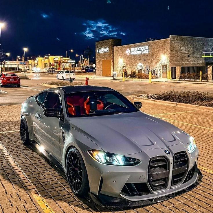 Every time I fill up, I end up just staring at the hood lines for five minutes. The color shift is insane under these gas station lights. ⛽✨