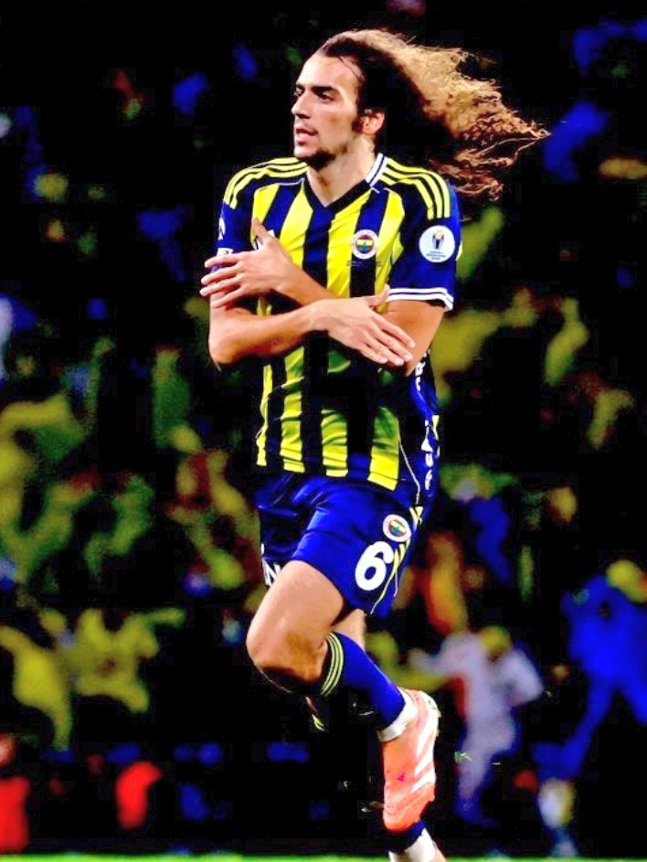 Eşyalarını yerleştirmeden cincona yerleştirdi🤣  #FBvGS  #GSvFB #FenerinMaçıVar