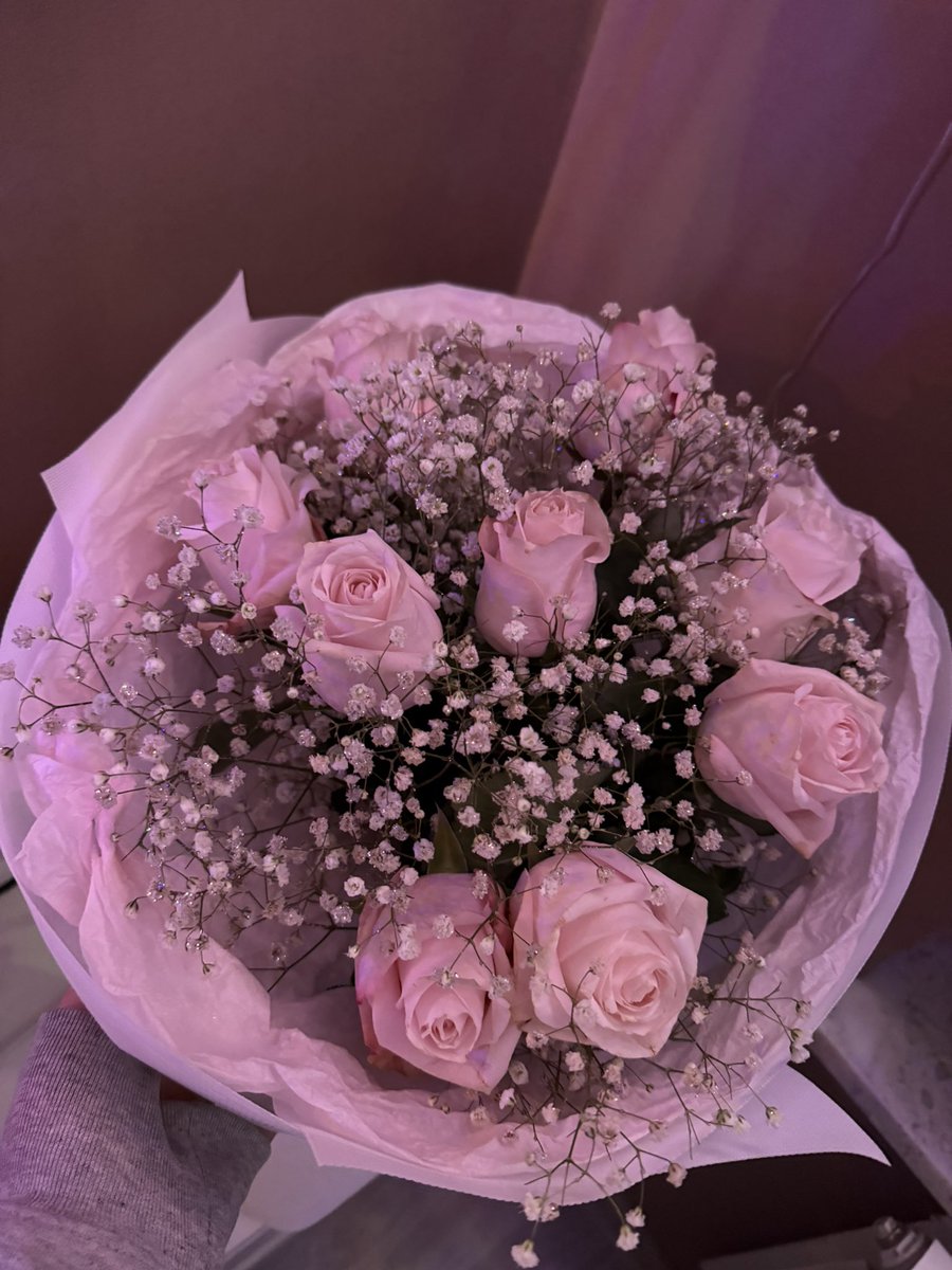 hapiipapi's tweet image. Uwielbiam dostawać kwiaty od męża