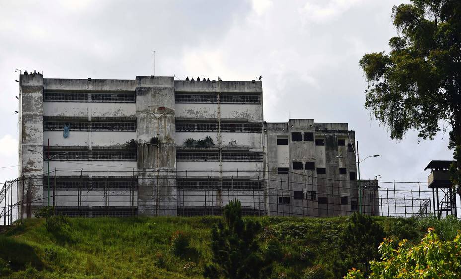 Algún día podrán conocer con detalle los horrores cometidos en sótanos del centro de tortura militar que ha sido la Dirección General de Contrainteligencia Militar #DGCIM

Donde la dictadura disponía de sus “prisioneros de guerra” por ser señalados como “objetivos militares”