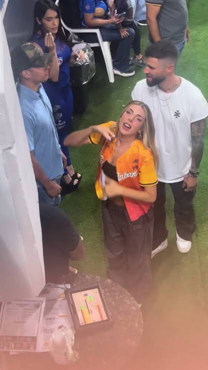 Daniains's tweet image. Debaten en la cama será