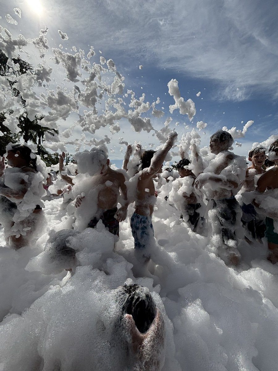 Fiesta de la espuma en el #ParaisoVerde 🌴

¡Tarde soñada en casa! ☀️

#SomosPasion
