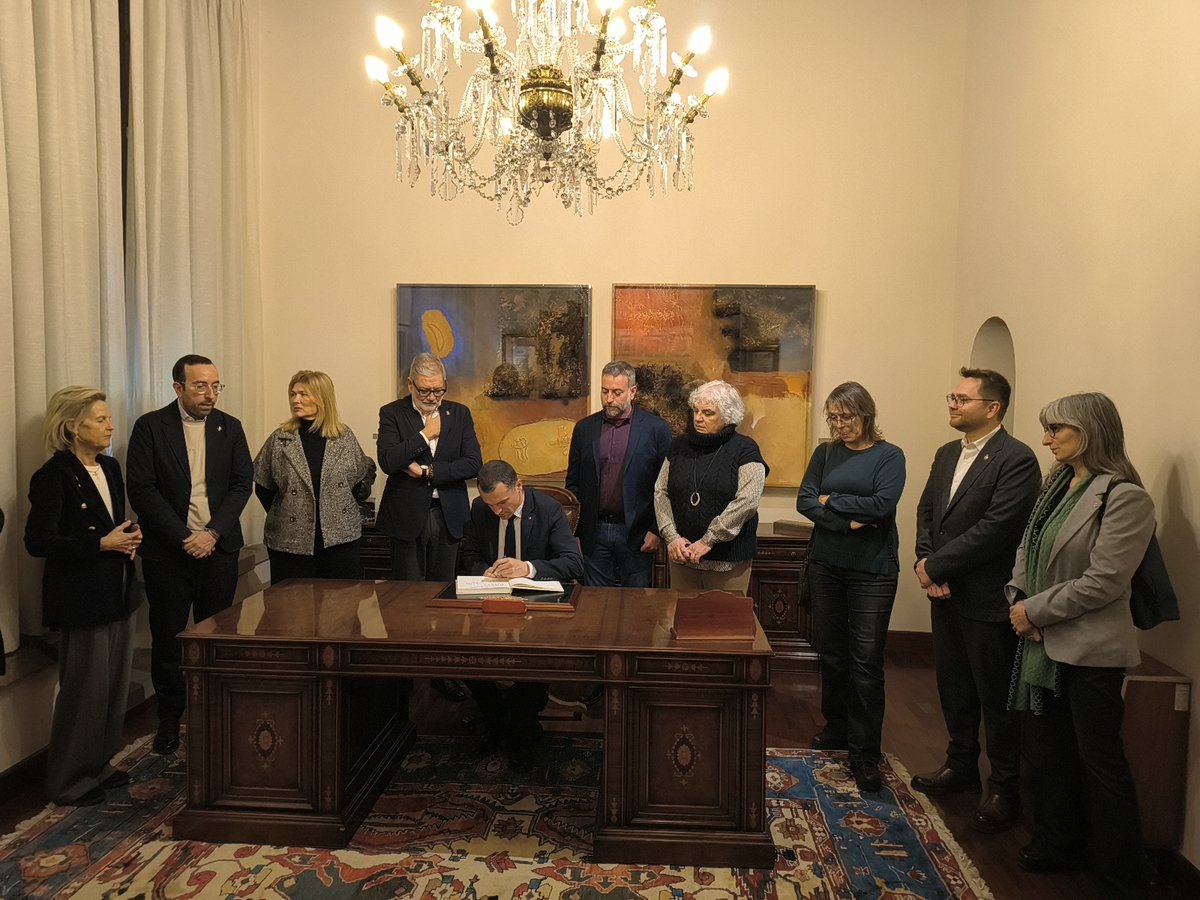 DiputacioLleida's tweet photo. Pregó de la 85a edició de la Festivitat dels Tres Tombs de Sant Antoni Abat. La vicepresidenta @scastrobay
i el diputat Fermí Masot han assistit al pregó que ha tingut lloc al Palau de @paerialleida a càrrec del  conseller @agriculturacat @oscarordeig 
#laforçadelsmunicipis https://t.co/alRifltJcW