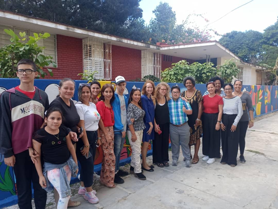 ACPDI_Cuba's tweet image. Funcionó en nuestra sede nacional de #ACPDI 🇨🇺 Taller sobre experiencias sensoriales     en conjunto con la Universidad de Montfort, preliminares para un proyecto de cooperación entre ambos países que beneficiará los asociados y las universidades de Granma y Holguín.❤️
@CubaMES