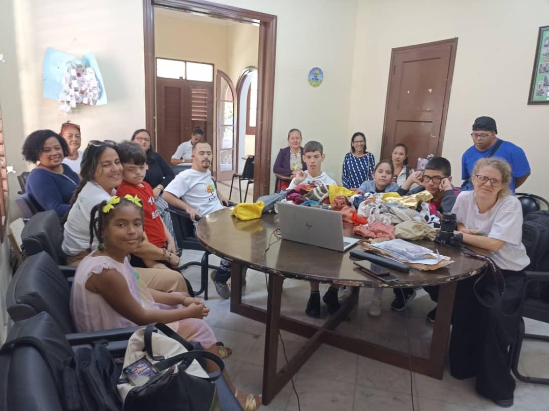 ACPDI_Cuba's tweet image. Funcionó en nuestra sede nacional de #ACPDI 🇨🇺 Taller sobre experiencias sensoriales     en conjunto con la Universidad de Montfort, preliminares para un proyecto de cooperación entre ambos países que beneficiará los asociados y las universidades de Granma y Holguín.❤️
@CubaMES