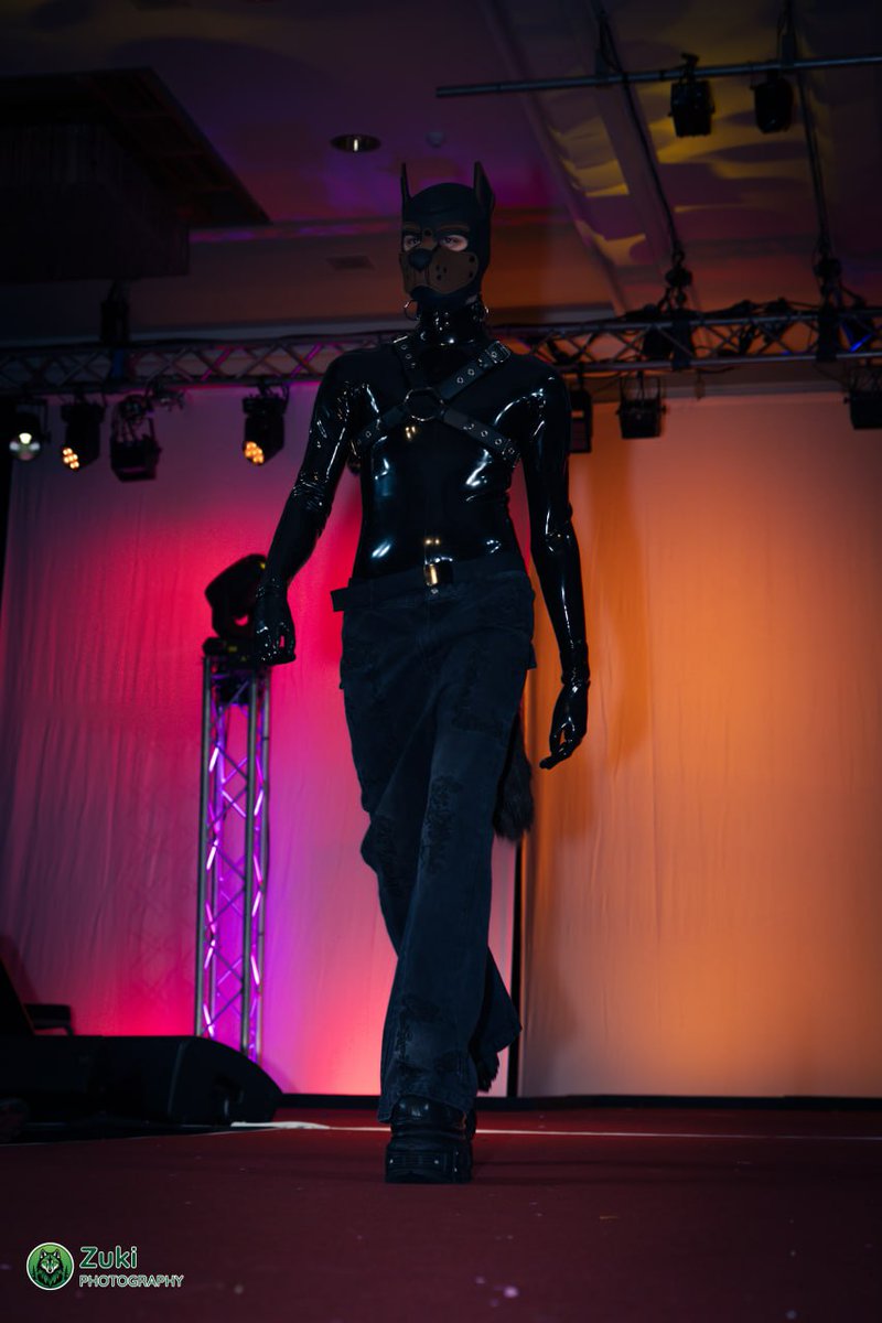 another pic from the CFZ 2025 moonlight fashion show for #ShinySaturday 💛🖤

📸: Zuki Photography