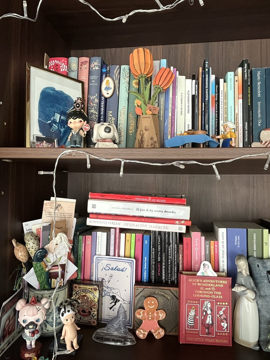 xCHEAPQUEEN's tweet image. dos chicas enamoradas conviviendo 👩‍❤️‍💋‍👩👰‍♀️