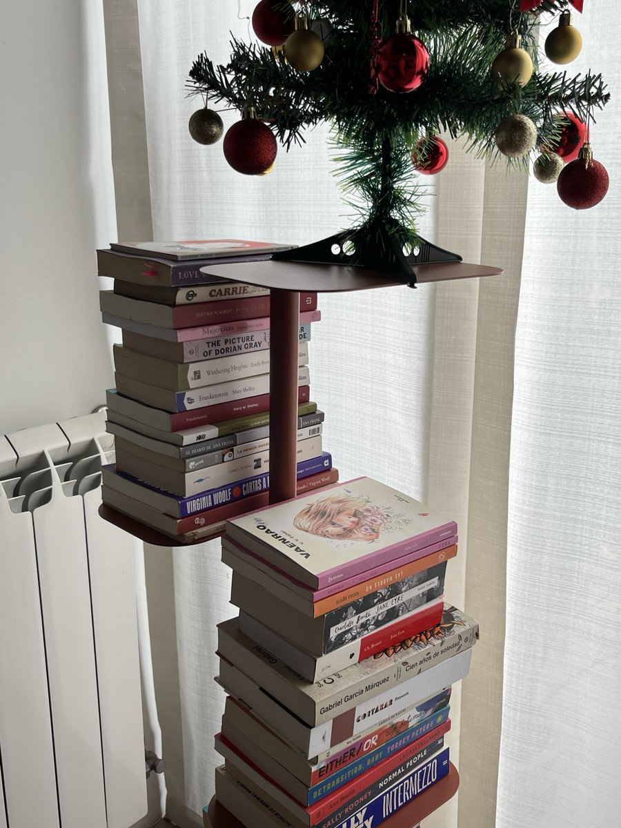 xCHEAPQUEEN's tweet image. dos chicas enamoradas conviviendo 👩‍❤️‍💋‍👩👰‍♀️