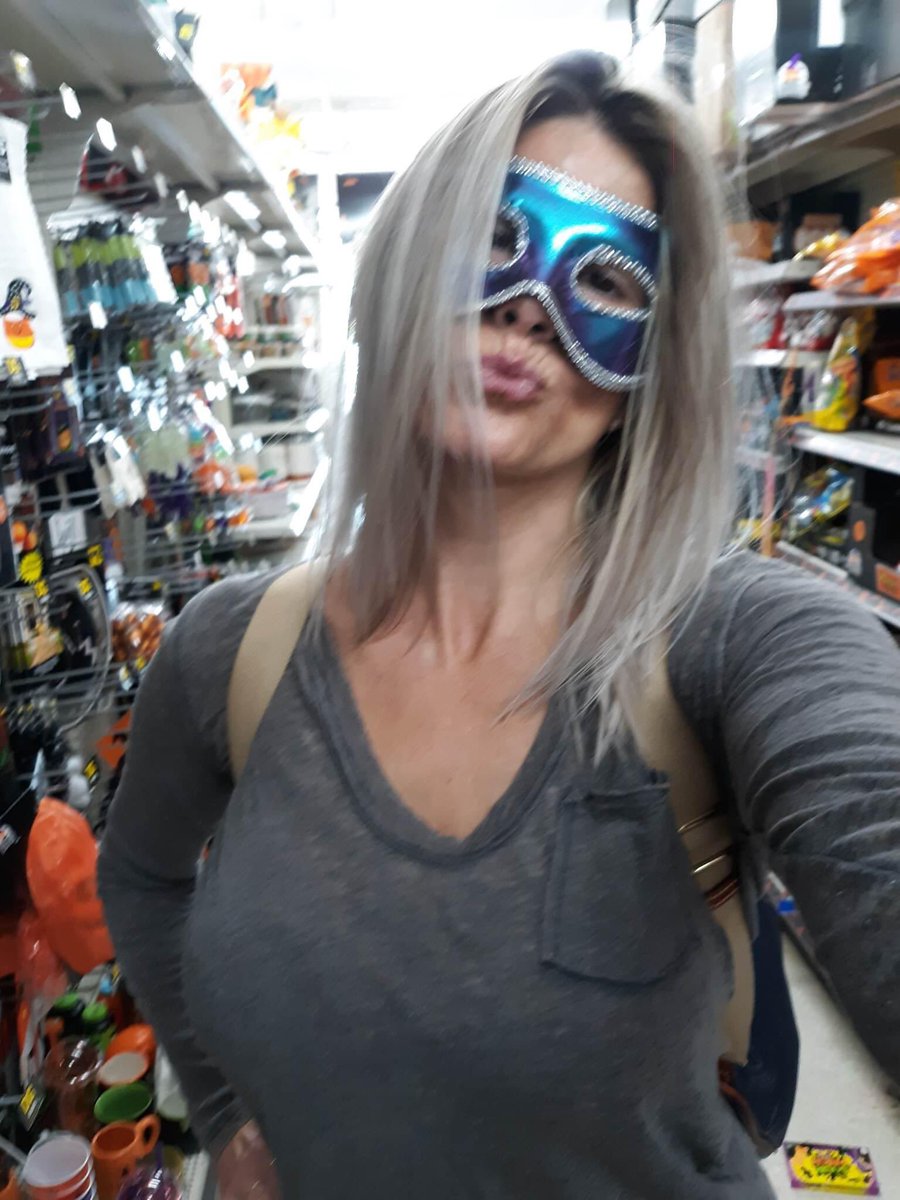 therealsaramars's tweet photo. Ran to pick up some stuff to Decorate my Van https://t.co/7auzti2zYY