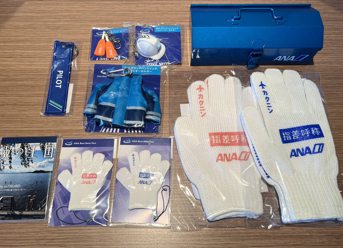 Tora3_Skywalker's tweet photo. ANA Blue Base
ここでしか買えないグッズを買ってしまった💸
空港地上スタッフが実際に使ってる「指差呼称」軍手と、その軍手をミニチュアにした軍手型スマホ画面クリーナー🧤
#ANABlueBase
#ANA #全日空 https://t.co/1bSAgCJtGo