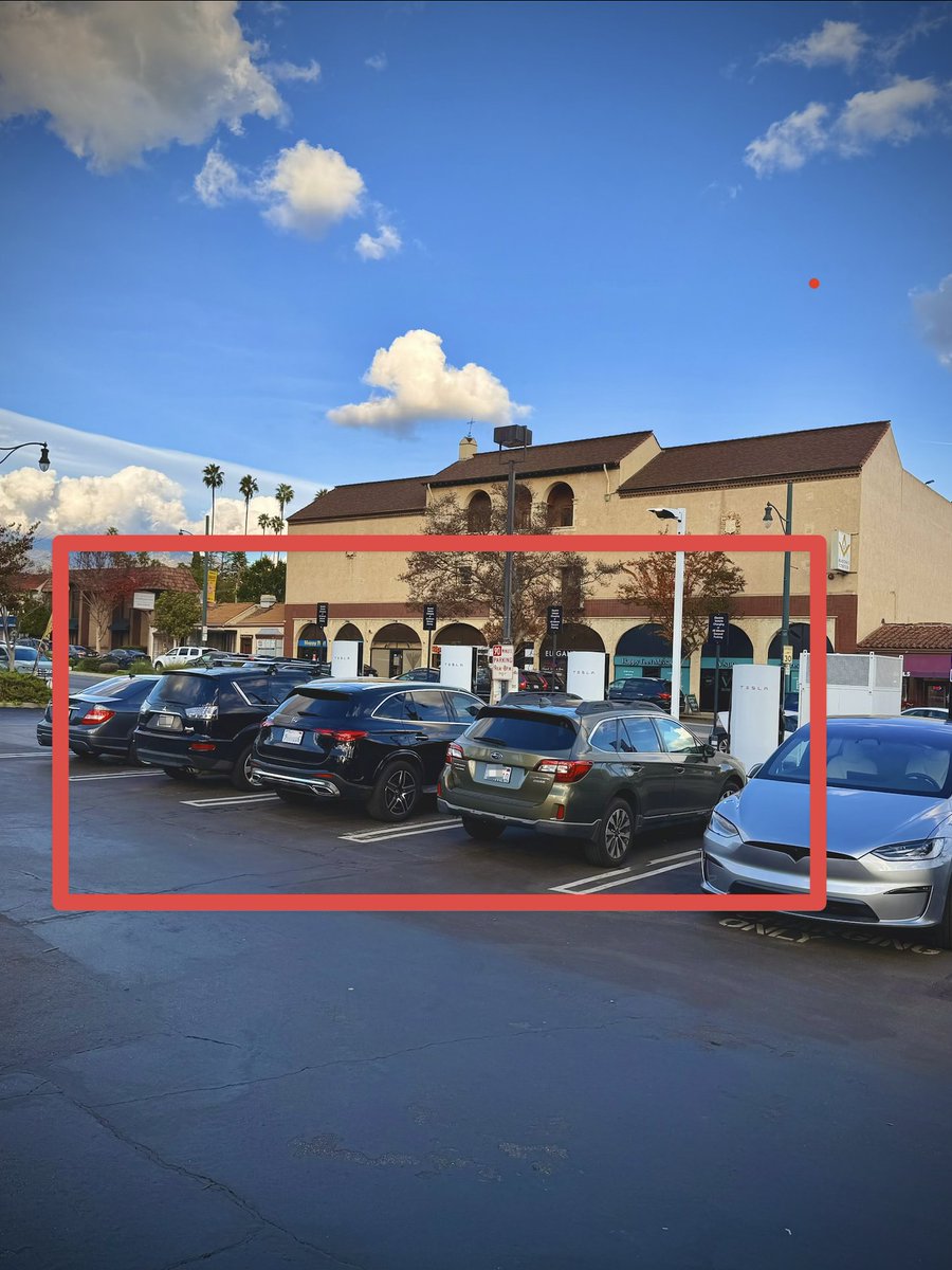 DennisCW_'s tweet image. this kills me….

5/10 Supercharger stalls BLOCKED by ICE cars 🤦‍♂️ 
(There’s another one blocking on the right too)

Guess what grocery store parking lot this is at ?  😅
*hint: its in cali