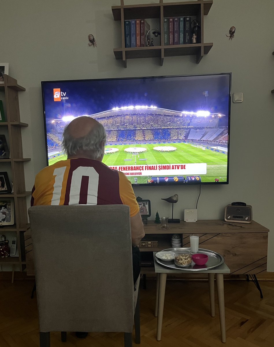 Bizim evde değişmeyen şeyler var.