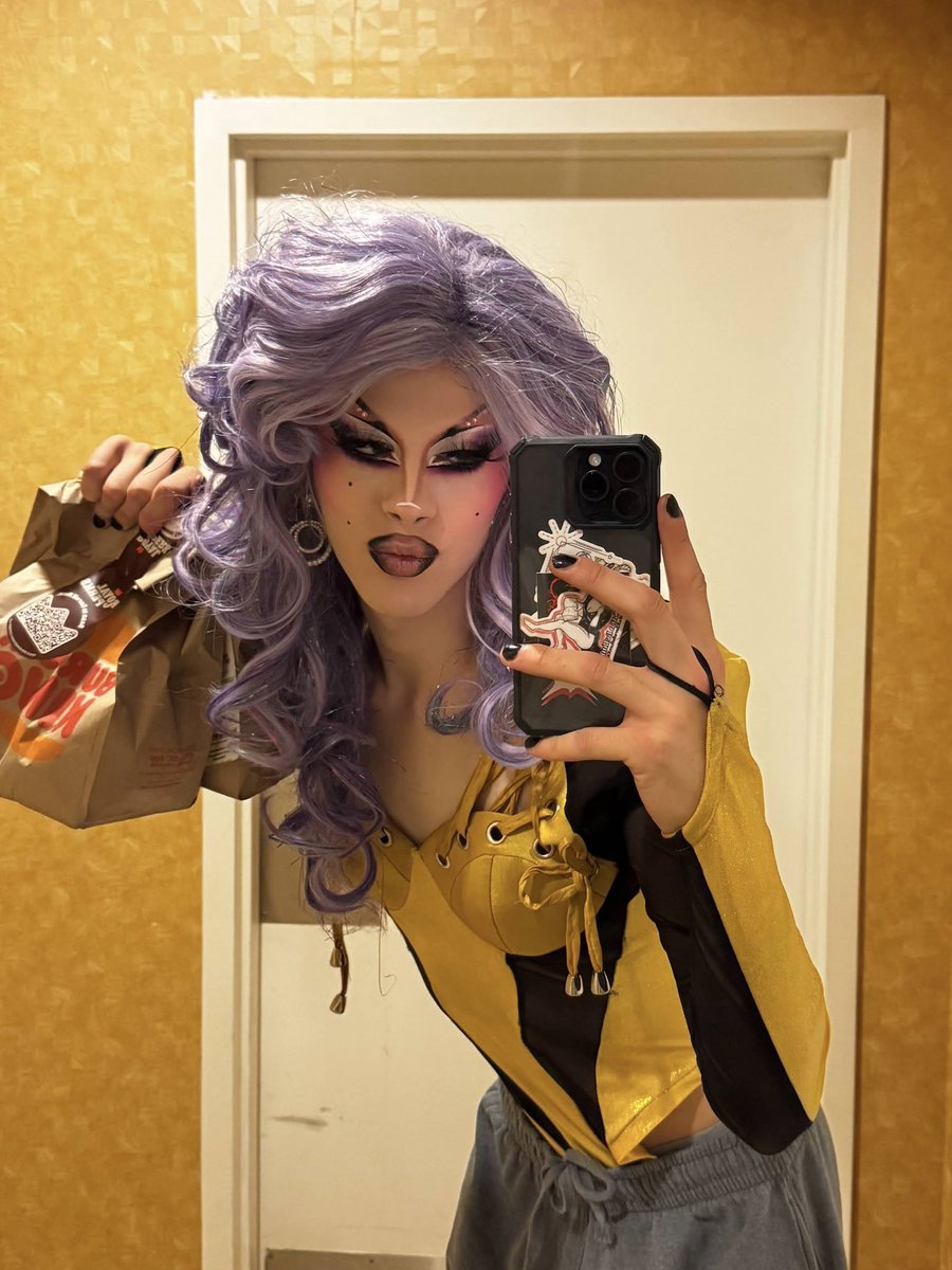 lydiabkollins's tweet image. three witches stand before me