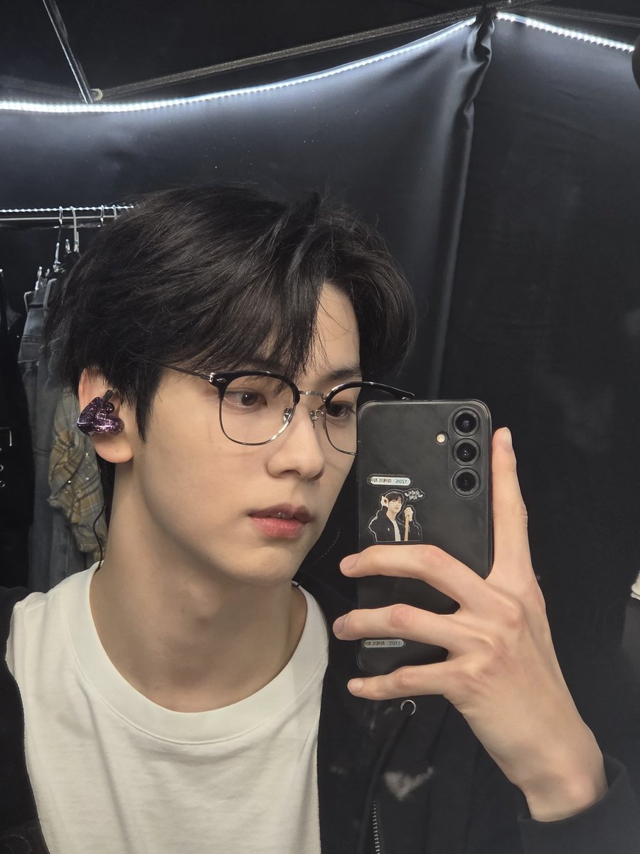 acceptxt's tweet image. pake celana gak