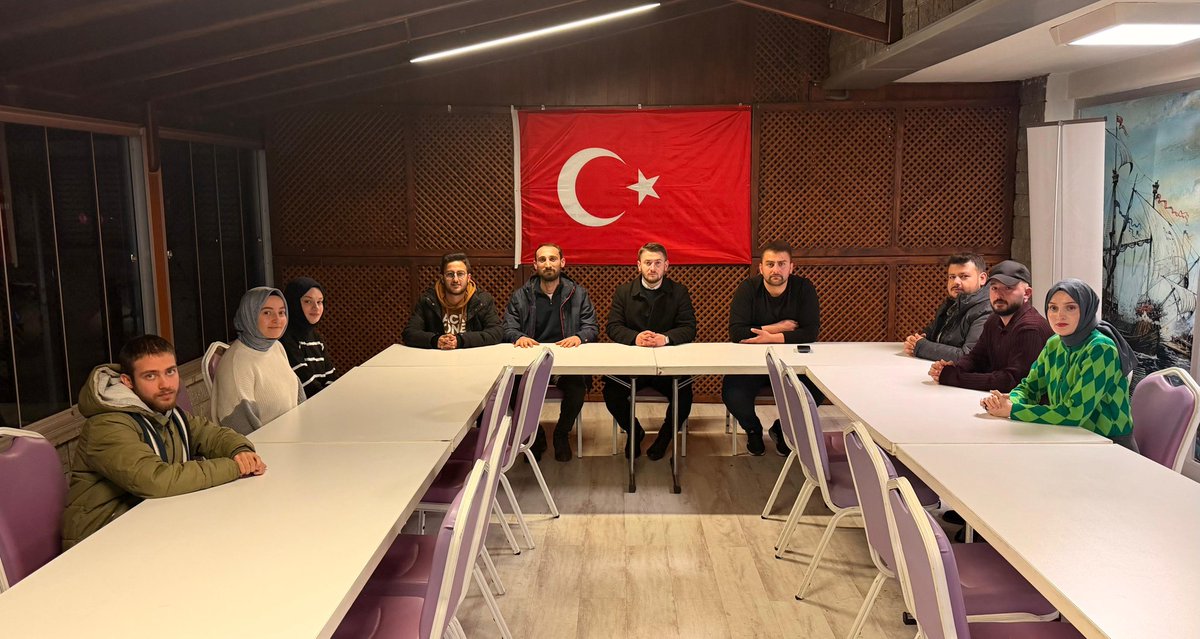 Ak_Genc_Guneysu's tweet photo. Haftalık Olağan Yönetim Kurulu Toplantımızı İlçe Gençlik Kolları Başkanımız Muhammet Mustafa DELİBALTA'nın başkanlığında ve İlçe Koordinatörümüz Murat BAYRAKTAR'ın katılımıyla gerçekleştirdik. Toplantımız hayırlara vesile olsun. https://t.co/EghDRgfdGC