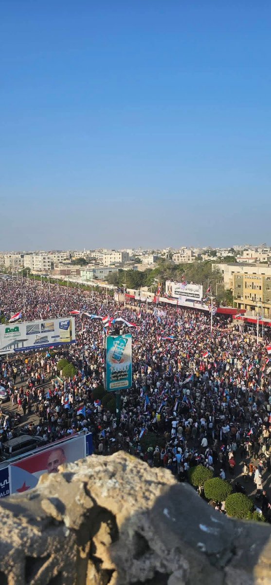 WatheqALhasany's tweet photo. اقسم بالله إنها صور جديدة حق اليوم من ساحة العروض عدن ومن يحاول التشكيك فيها فهو نذل بل وداعم للارهاب ويخشى مظلومية الشعب الجنوبي،
#مليونية_الوفاء_والصمود 
#اعتقال_وفد_الانتقالي_بالسعوديه https://t.co/pOrAOUQE4u