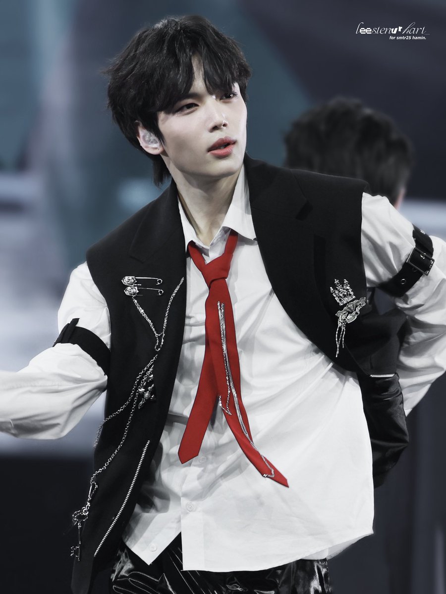 leestenurhart_'s tweet image. 250111 1주년이다 🖤

#하미 #HAMIN #SMTR25 #SMNBG