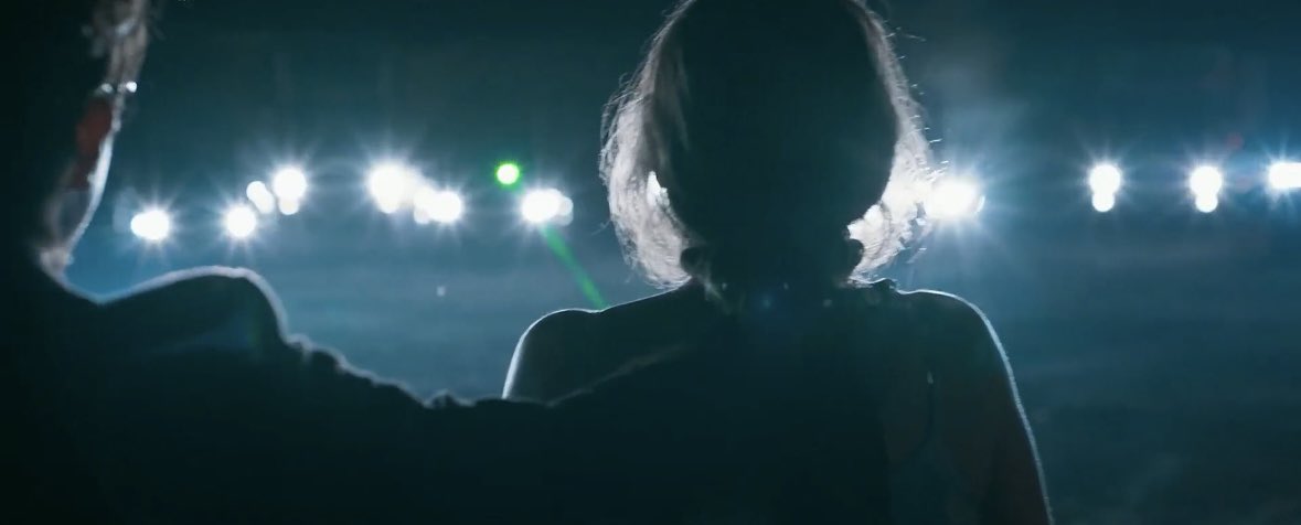 ahora0704's tweet image. 감독님이 코멘터리에서 말씀하셨던.. 첫회에 나왔던 폭력적인 빛이 마지막회에서 희망의 빛으로 바뀌었어