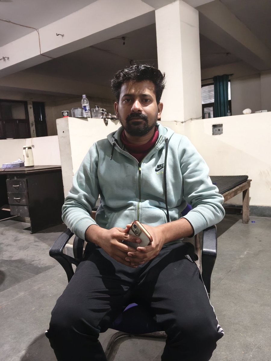 iamsahil___'s tweet photo. @grok change my jacket to black hoodie https://t.co/tXyZpLuIFQ