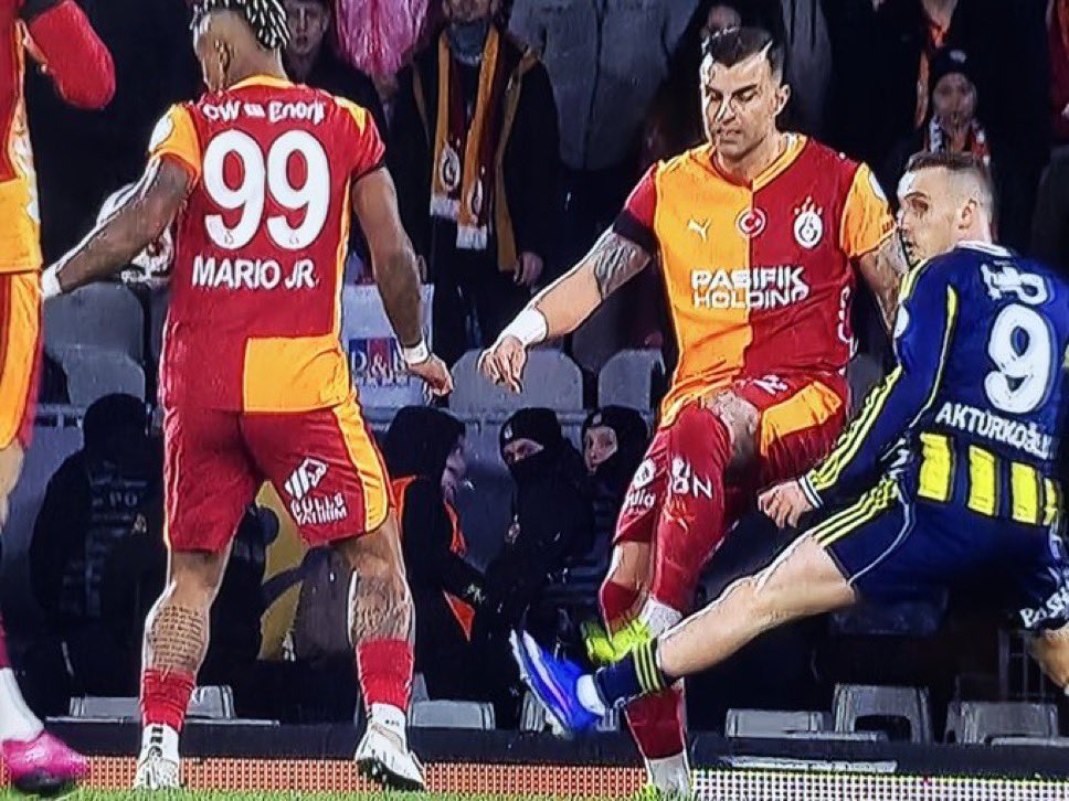 Eeee canım hep kollanır mısın öyle  #GSvFB