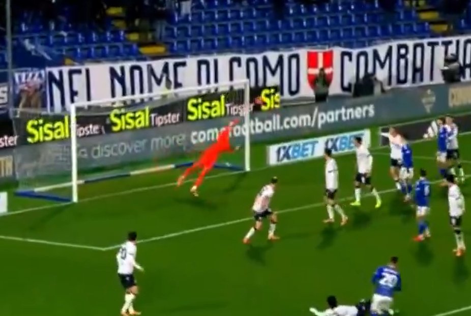 besoccer_ES's tweet image. 😵 El gol que ha metido Baturina para que el Como le empate al Bologna, que estaba con uno menos, en el 94'