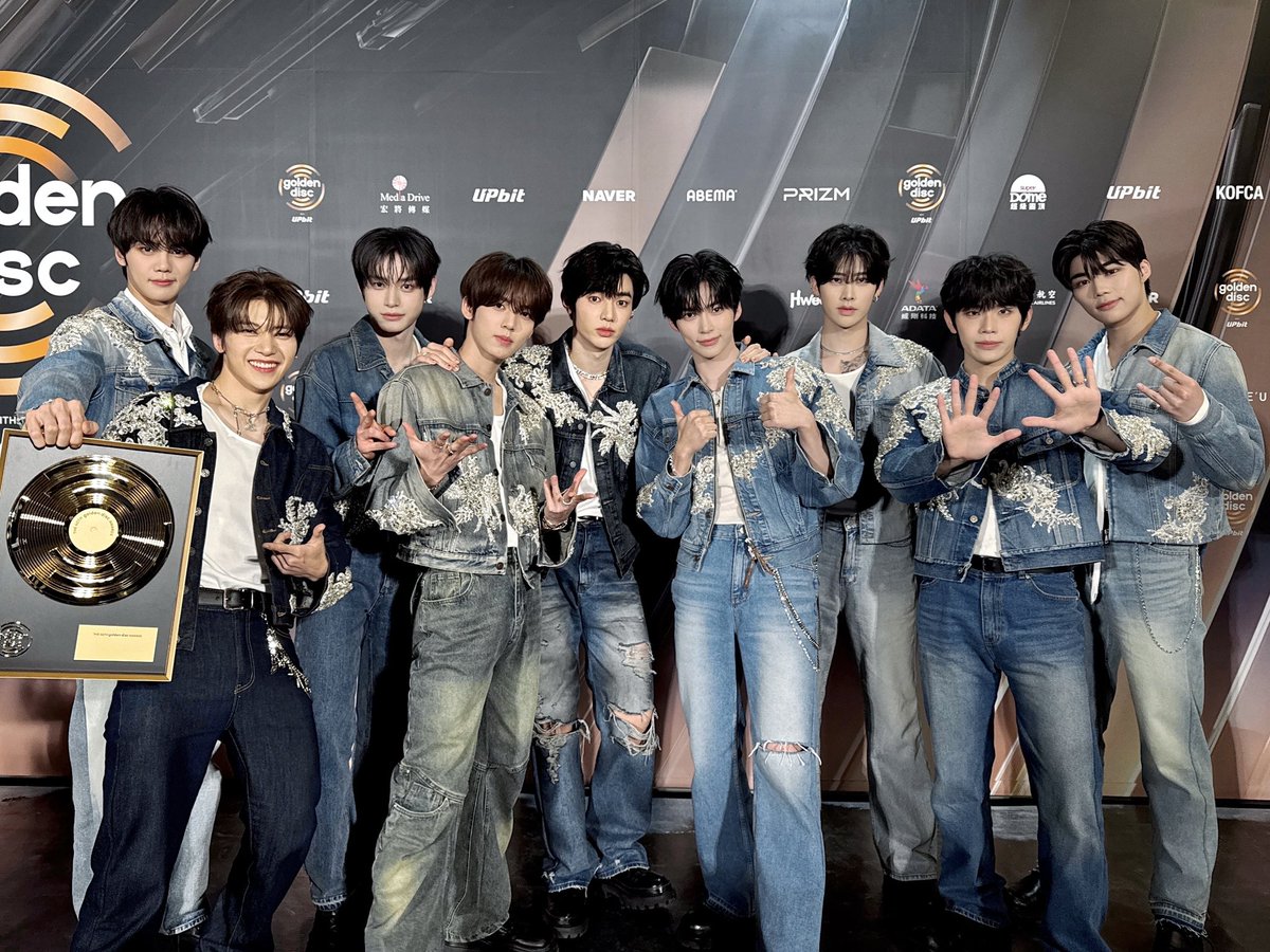 ZB1_official's tweet image. _𝗭𝗘𝗥𝗢𝗙𝗢𝗖𝗨𝗦

🏆 GOLDEN DISC AWARDS BEST ALBUM

오늘 받은 이 상보다 더 큰 사랑을 제로즈에게 듬뿍듬뿍 줄게요💙

#ZEROBASEONE #ZB1 #제로베이스원