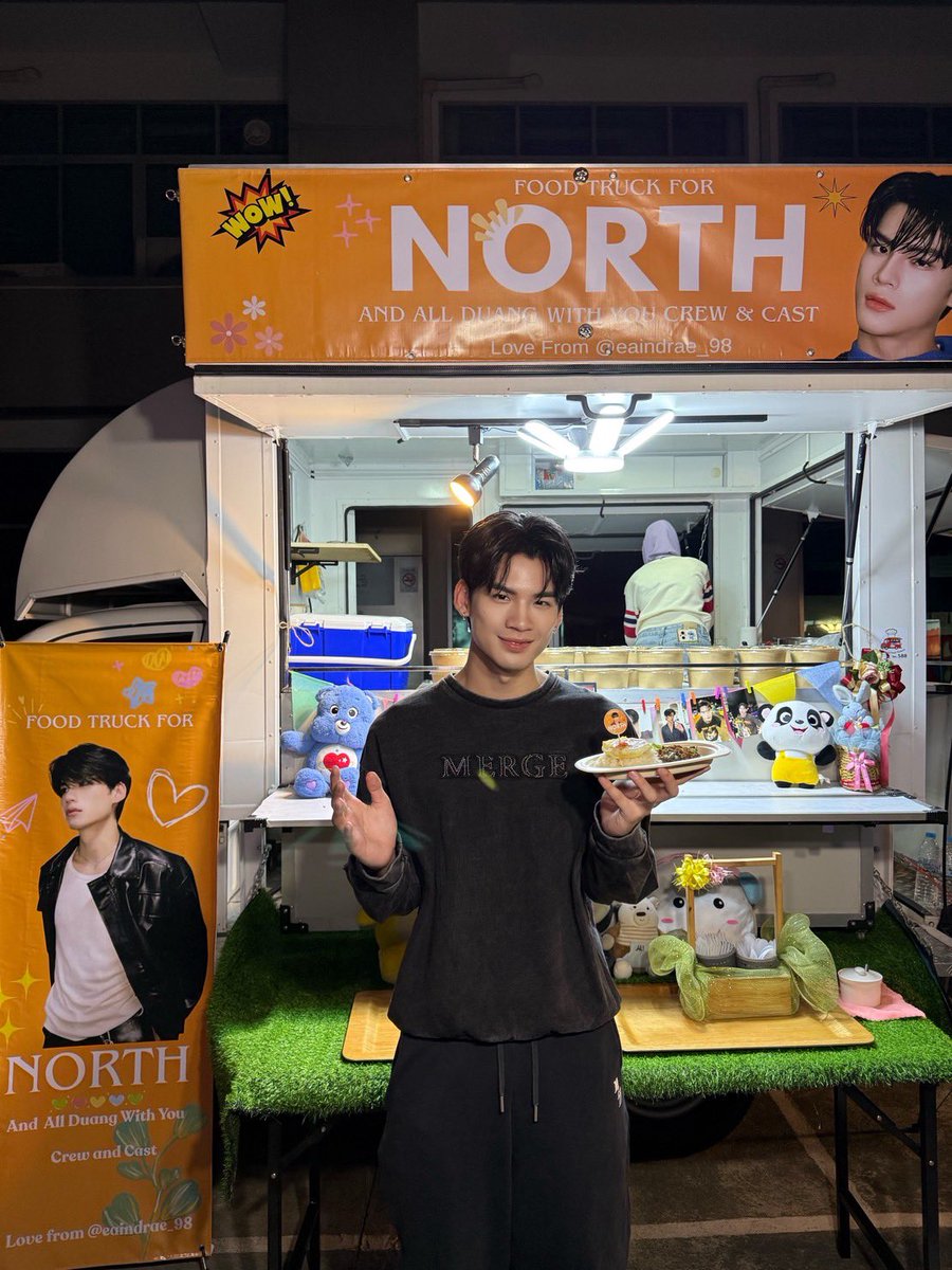 JAONORTHiom's tweet photo. วันนี้เลิกกองแล้ว ครั้งแรกของนอร์ทเลยที่มีฟู้ดทรักครับ ขอบคุณพี่ๆทุกคนนะครับ จะกินให้เลอะๆเลยยล่ะะะะ😋

Duang With You Q33
#ด้วงQ33แล้วนะเธอ https://t.co/ffqUfH1Eq9