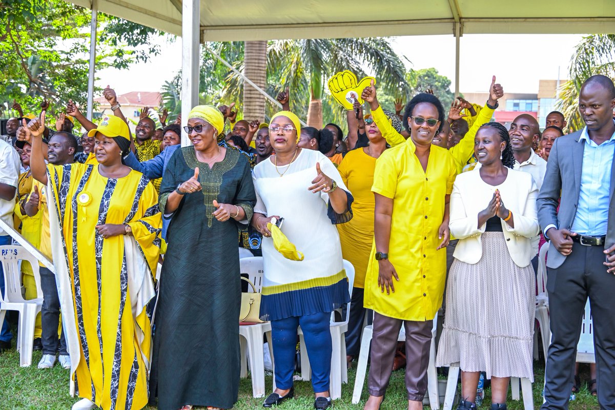 KagutaMuseveni's tweet photo. From Iganga, I proceeded to Nakawa where I addressed Kampala NRM local leaders and urged them to champion Uganda and Africa as a whole. I explained that whereas Uganda once smuggled sugar, we now produce about 700,000 tonnes against a domestic demand of 300,000 tonnes. We produce 5.3 billion litres of milk but consume less than 1 billion, leaving a surplus of over 4 billion litres. The same applies to cement, timber and other products.

These realities show why Africa and Pan-Africanism are vital for our prosperity. That is why the NRM rejects politics of identity and instead promotes unity, peace and shared economic interests as the basis for progress.