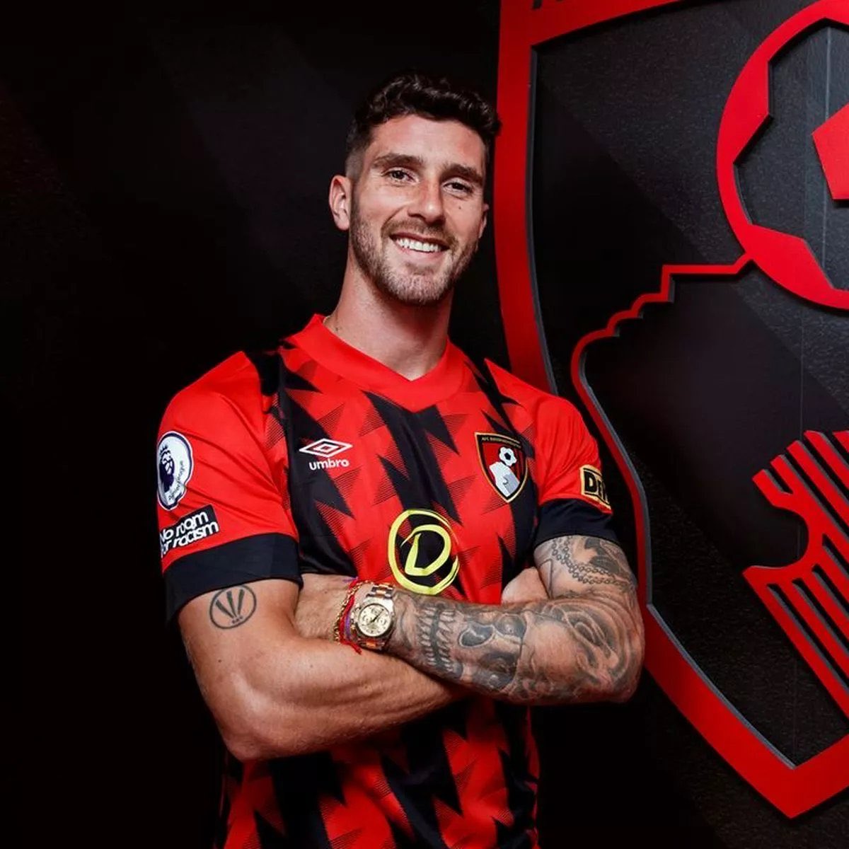 UtdXclusive's tweet image. 🚨 NEW: Marcos Senesi plans to leave Bournemouth as a free agent this summer and has already informed the club. 

Manchester United contacted his representatives in December, but their interest has cooled due to managerial changes. 

Juventus are planning talks, and Barcelona has…