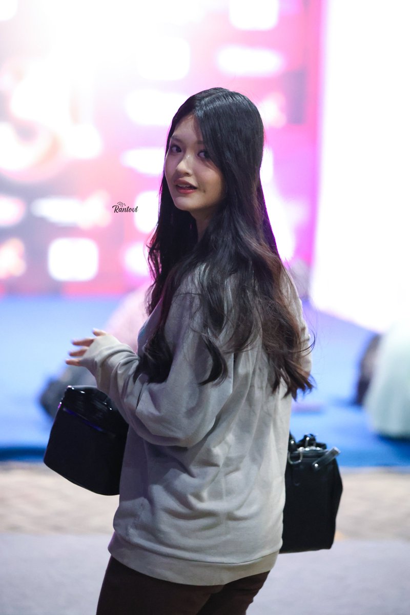 Elin <a href="/Elin_JKT48/">Celline Thefani</a> 😄