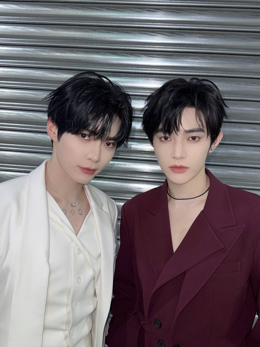 ZB1_official's tweet image. _𝗭𝗘𝗥𝗢𝗙𝗢𝗖𝗨𝗦

ZEROSE의 상상이 뭐든 실현해 줄게🌹
We're the only one 너의 이상형🫶

#ZEROBASEONE #ZB1 #제로베이스원
#SUNGHANBIN #ZHANGHAO
#성한빈 #장하오